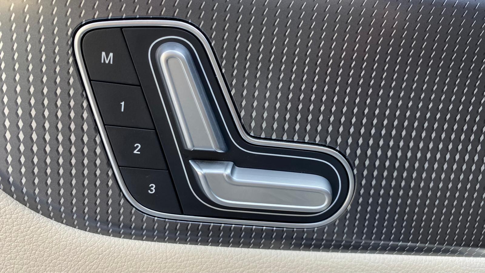 MERCEDES GLA 19